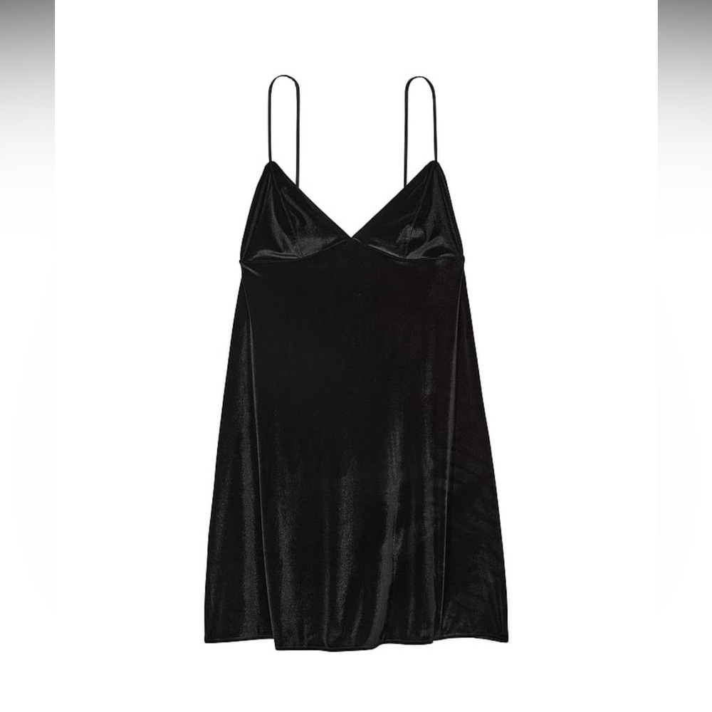 VICTORIA'S SECRET
Velvet Slip Dress